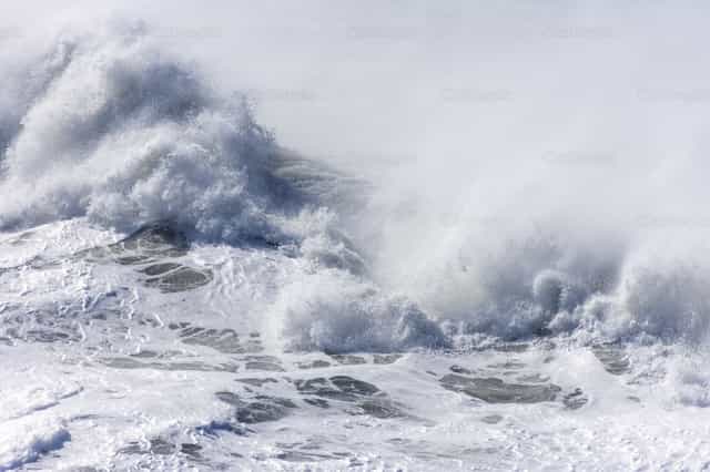Olas en el mar - Banco de imágenes católicas - Fotografía por Titi Maciel Pérez