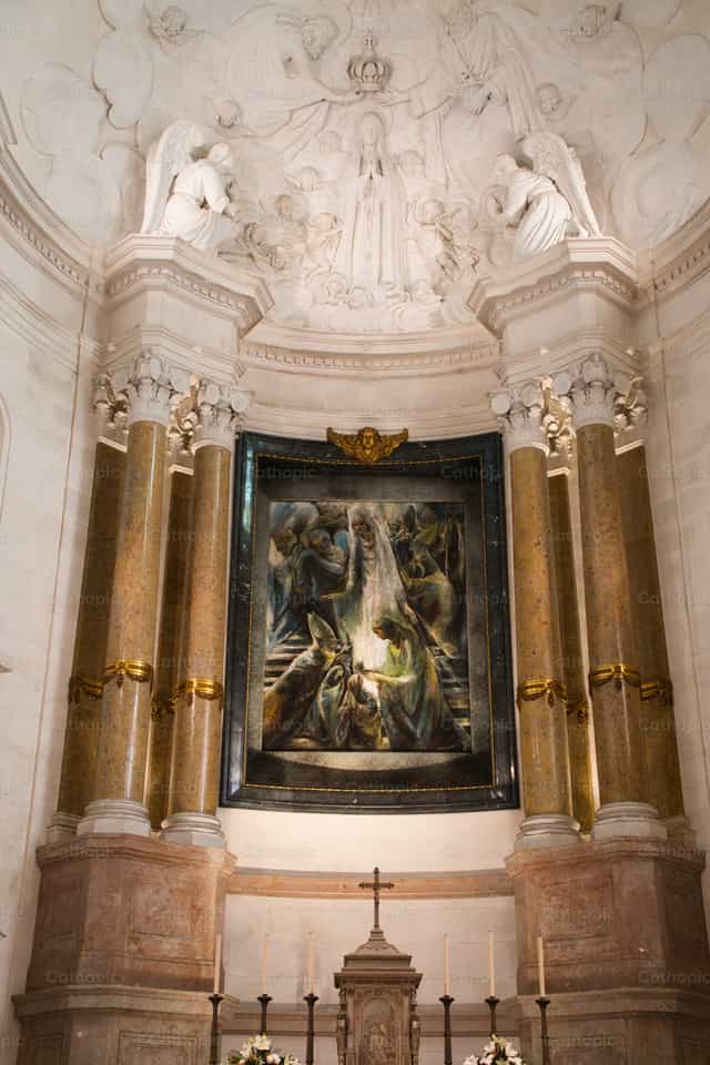 Altar da Basílica de Nossa Senhora de Fátima - Imagens católicas de stock - Foto de Matteo Cavallone