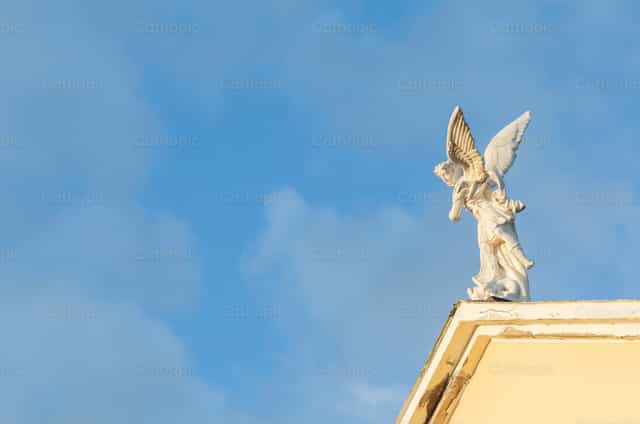 Estatua de San Miguel Arcángel - Banco de imágenes católicas - Fotografía por Antonio Gravante