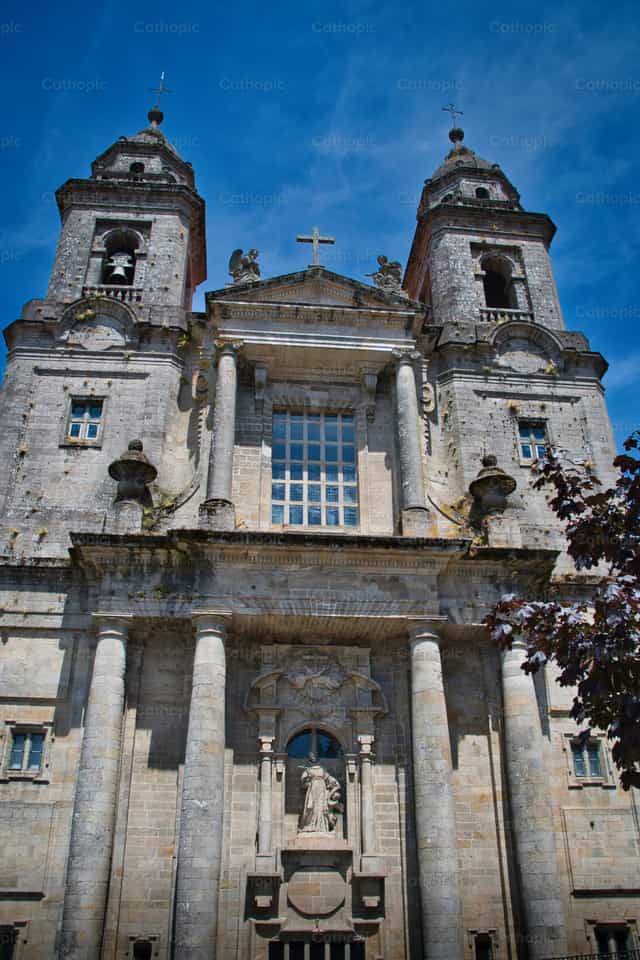 Fachada de la Iglesia de San Francesco en Santiago - Banco de imágenes católicas - Fotografía por Matteo Cavallone