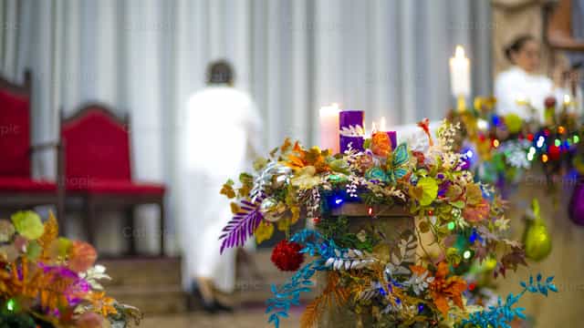Coroa do Advento - Imagens católicas de stock