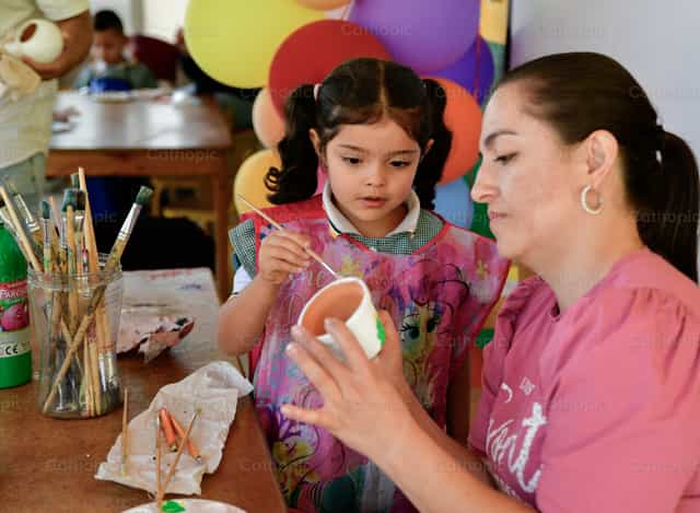Catequesis madre e hija - Banco de imágenes católicas - Fotografía por Carolina BR