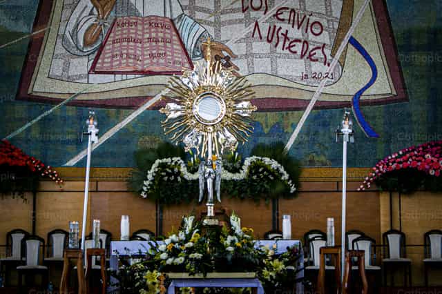 Santísimo Sacramento - Banco de imágenes católicas