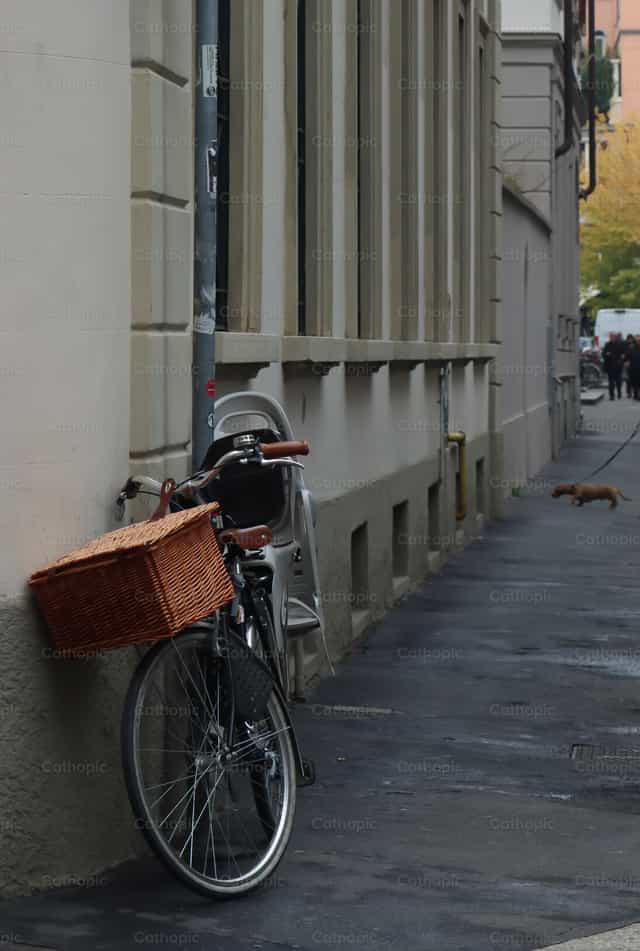 Bicicleta - Banco de imágenes católicas - Fotografía por Saul Ibarra