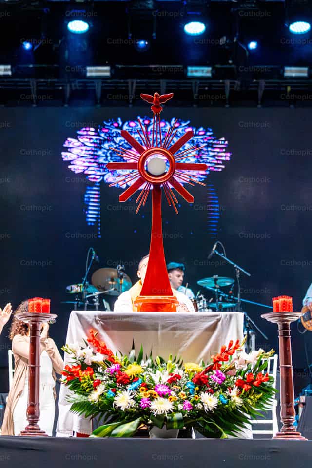 Santísimo Sacramento - Banco de imágenes católicas - Fotografía por Hein Palma