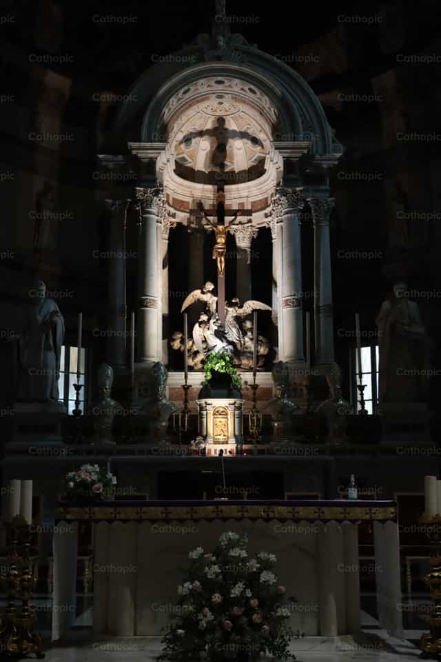 Jesus de lejos - Banco de imágenes católicas - Fotografía por Saul Ibarra