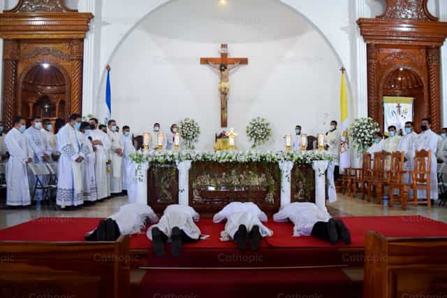 Sacerdote para siempre - Banco de imágenes católicas - Fotografía por Nayarb Photography