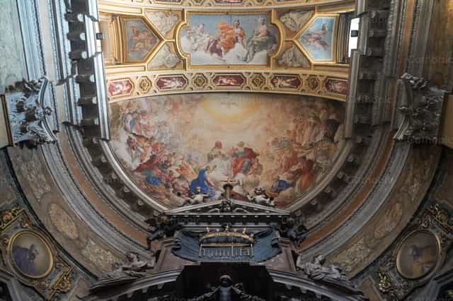 Church in Rome - Catholic stock images - Photo by Lupe Belmonte