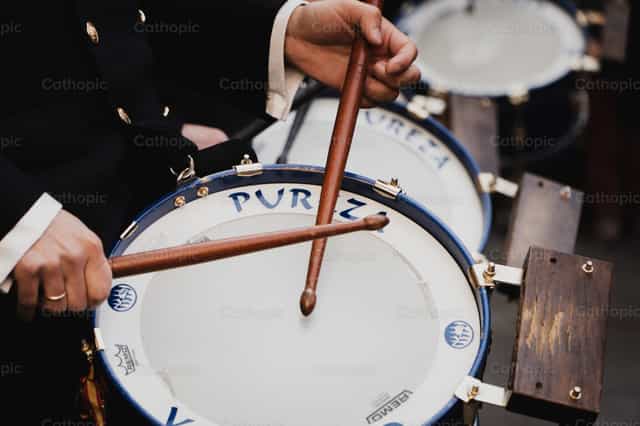 Músicos na Procissão de Domingo de Ramos - Imagens católicas de stock - Foto de Almures Studio