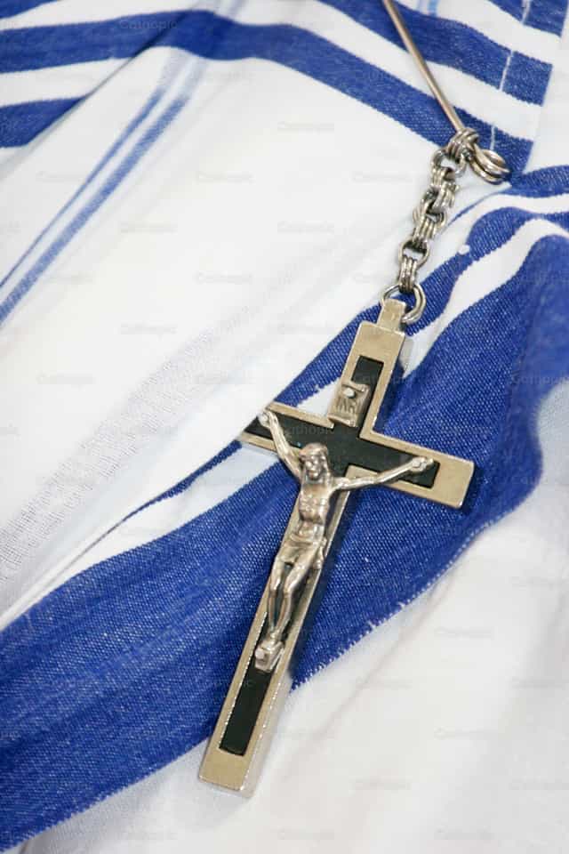 La cruz de las misioneras de la caridad - Banco de imágenes católicas - Fotografía por Cristina Grigore