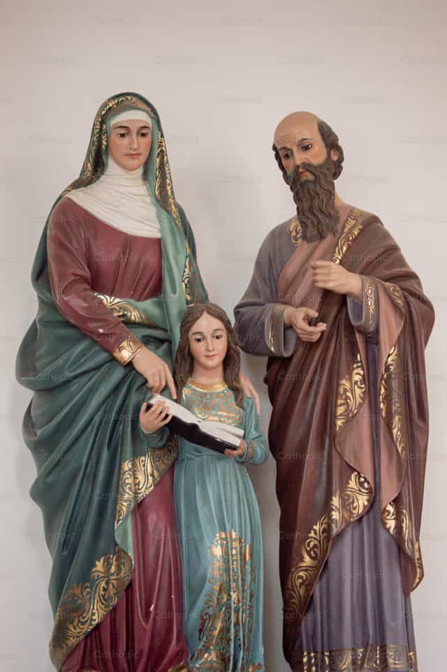 The girl Mary with her parents - Catholic stock images - Photo by Carolina BR
