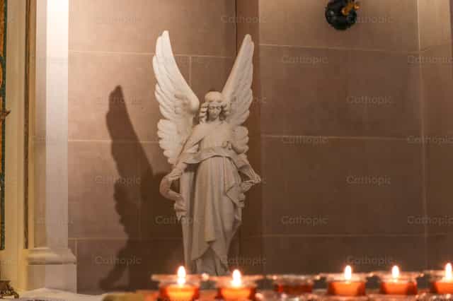 Guardian angel - Catholic stock images - Photo by encaminados vamos