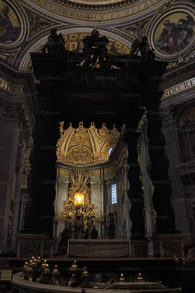 Altar basilica San Pedro - Banco de imágenes católicas