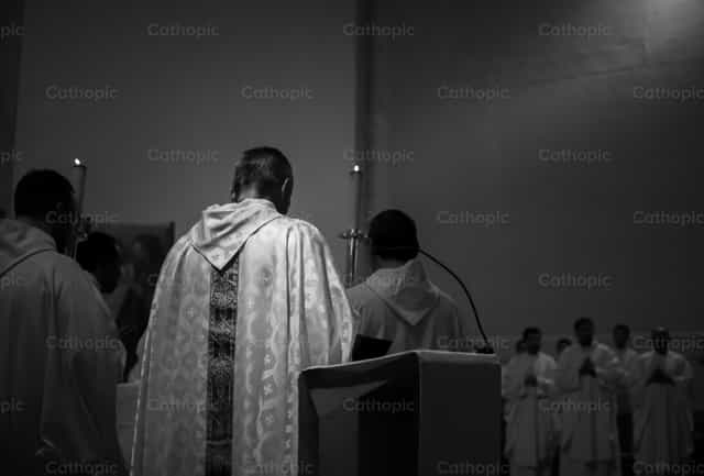 Misa - Banco de imágenes católicas - Fotografía por Sergi Canal