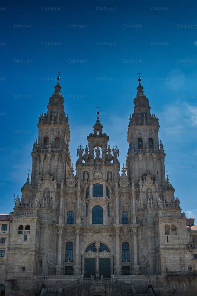 Fachada de la Catedral de Santiago de Compostela - Banco de imágenes católicas - Fotografía por Matteo Cavallone
