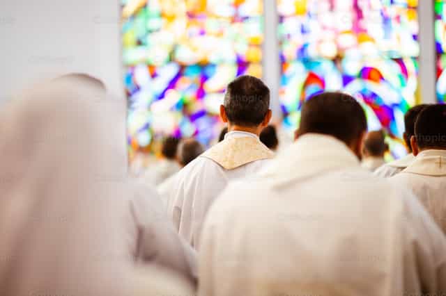 Sacerdocio - Banco de imágenes católicas - Fotografía por Agencia Eremo