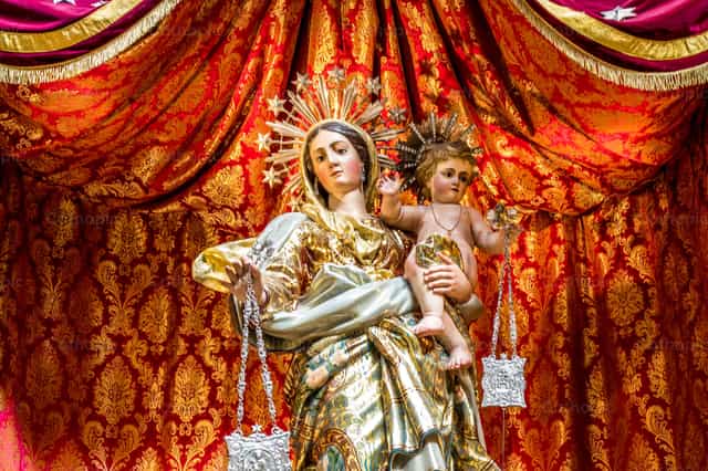 Statues de l’icône de Jésus et Marie à La Valette, Malte - Images catholiques de stock - Photo de Paul Van Buekenhout
