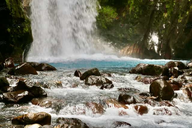 Cachoeira - Imagens católicas de stock - Foto de Pablo Meza