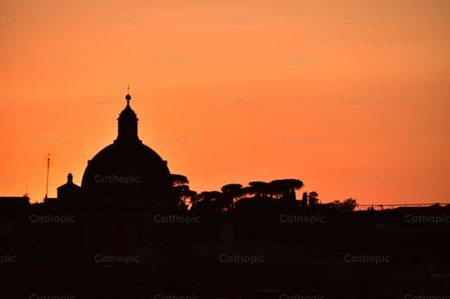 Coucher de soleil depuis le belvédère du Capitole, Rome - Images catholiques de stock