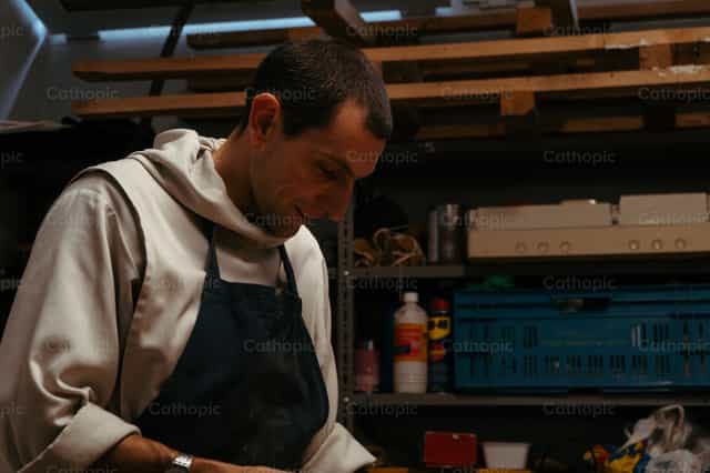 Verbum Spei brother at the workshop - Catholic stock images - Photo by Almures Studio