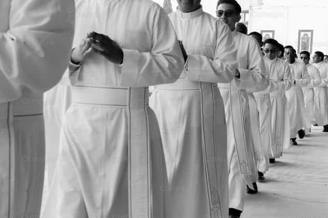 Seminarists in a procession - Catholic stock images - Photo by Pichardo MSP