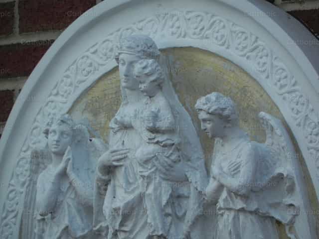 Estatua de Maria, Jesus y los Angeles - Banco de imágenes católicas
