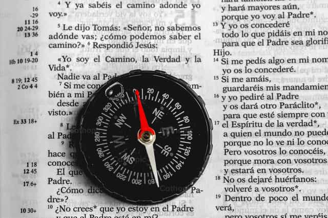 Brújula y Camino - Banco de imágenes católicas