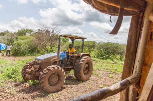 Tracteur - Images catholiques de stock - Photo de Yael Portabales