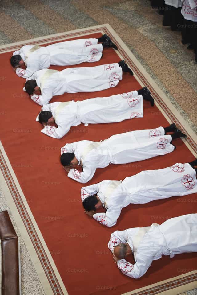 Mga diakono sa pag-orden ng mga pari - Mga Catholic stock image - Larawan ni Álvaro García