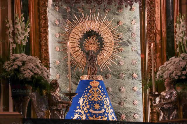Virgen del Pilar - Banco de imágenes católicas - Fotografía por encaminados vamos