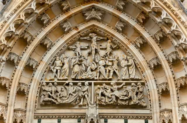 Detalle de la arquitectura gótica de la catedral de San Vito - Banco de imágenes católicas