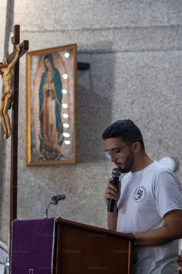 Jovem Servo de Cristo - Imagens católicas de stock - Foto de Andrés José Barbera Zambrano