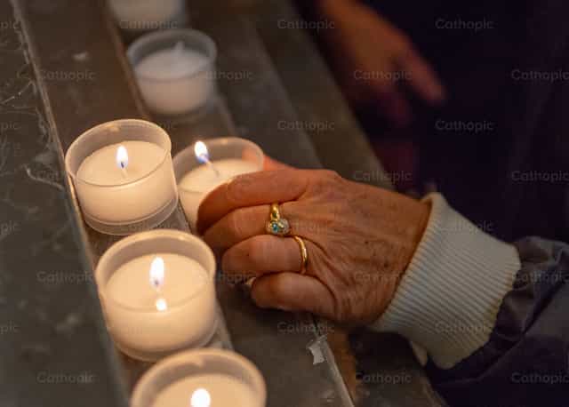 Luz de la fe - Banco de imágenes católicas - Fotografía por Pierluigi Palazzi
