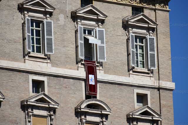 O Angelus na Praça de São Pedro - Imagens católicas de stock - Foto de Alex Leonardo Hernández SJ