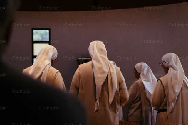 Nuns singing at Mass - Catholic stock images - Photo by Almures Studio