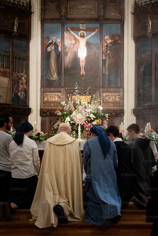 Custodia con el Santísimo Expuesto - Banco de imágenes católicas - Fotografía por Álvaro García