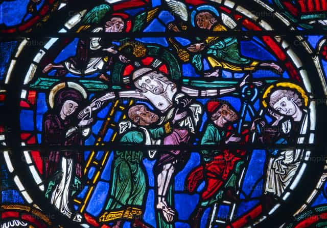 Vidriera medieval que representa el Descendimiento - Banco de imágenes católicas
