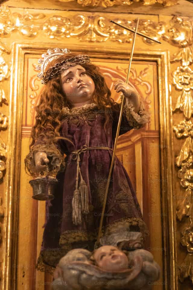 Infante Jesus da Paixão - Imagens católicas de stock