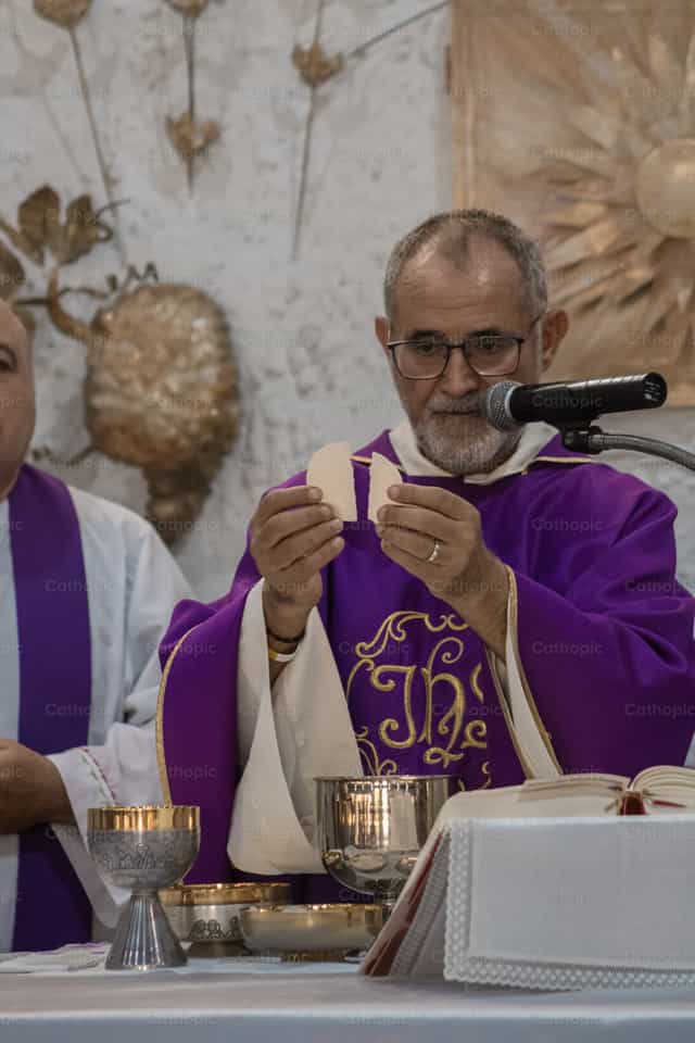 Fracción del Pan - Banco de imágenes católicas - Fotografía por Andrés José Barbera Zambrano