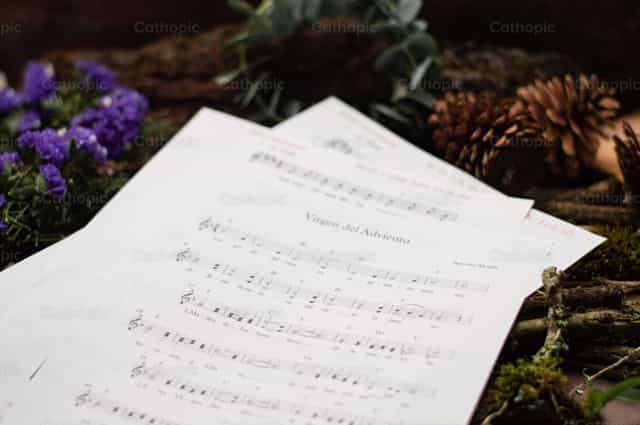 Advent Scores - Catholic stock images - Photo by Carolina BR