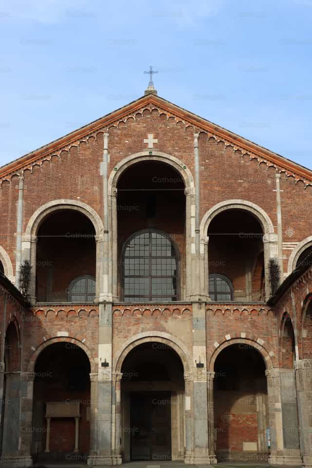 Templo de San Ambrosio - Banco de imágenes católicas