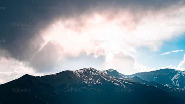 Wolken boven Rinker Peak - Katholieke stockfoto's - Foto door Santiago de la Hoz