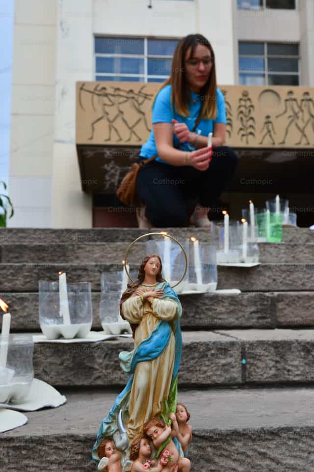 Estátua da Imaculada Conceição - Imagens católicas de stock