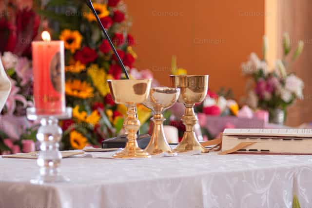 Vasos Sagrados - Imagens católicas de stock