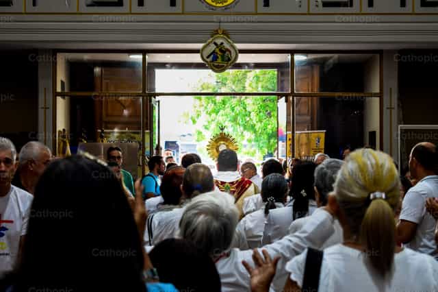 Procissão do Rei dos reis e Senhor dos senhores - Imagens católicas de stock
