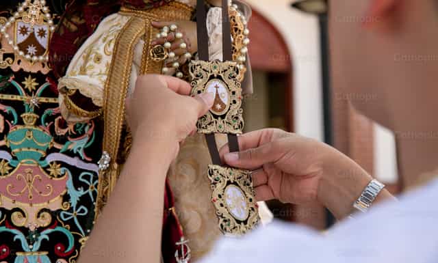 Investiture of the Scapular of Our Lady of Mount Carmel - Catholic stock images - Photo by Carolina BR