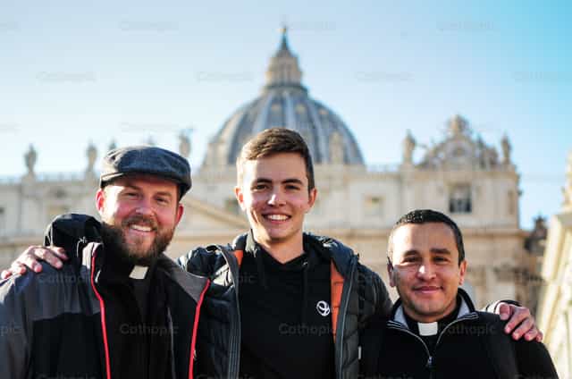 Happiness - Catholic stock images - Photo by Nicolás Núñez LC