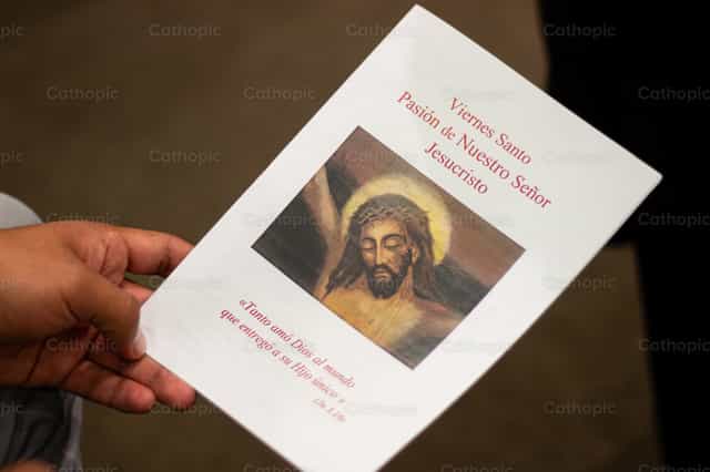 Good Friday Songbook - Catholic stock images - Photo by Jorge Luis Acasiete Conza
