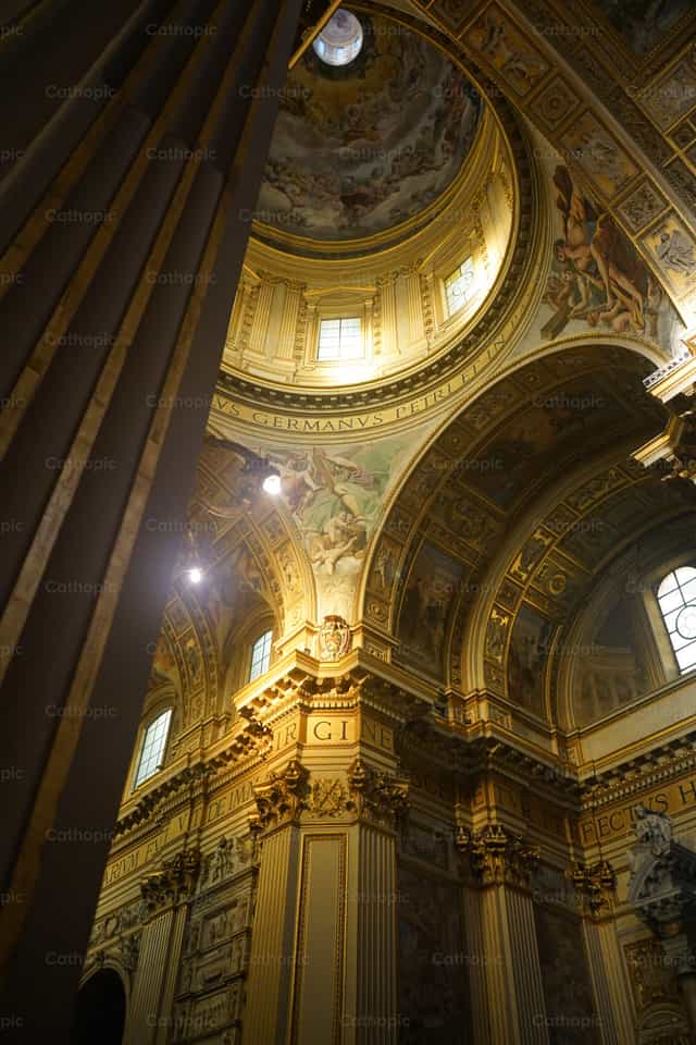 Church Cupola in Rome - Catholic stock images - Photo by Lupe Belmonte