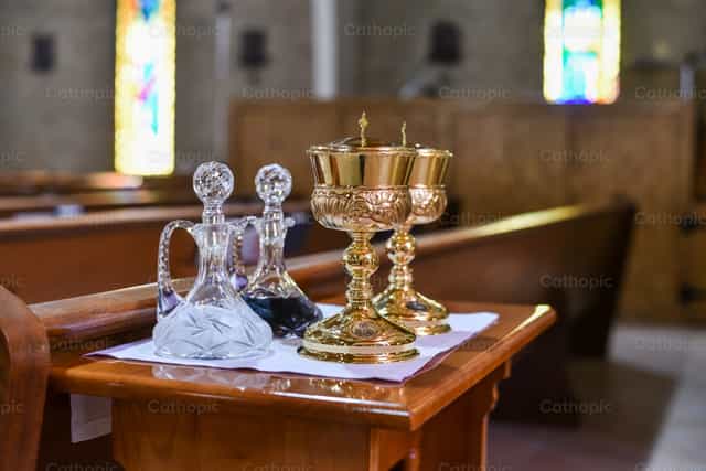 Mga handog bago ang paglalaan - Mga Catholic stock image